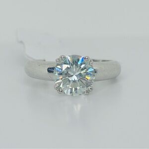 2.24ct MOISSANITE RING SIZE 7